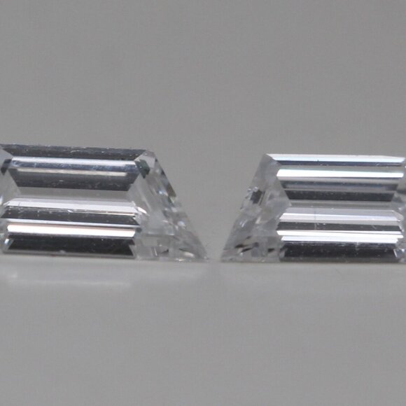 A Pair Of Trapezoid Step Loose Diamonds (0.43 Ct D Vvs2) C52000041 - Picture 1 of 4